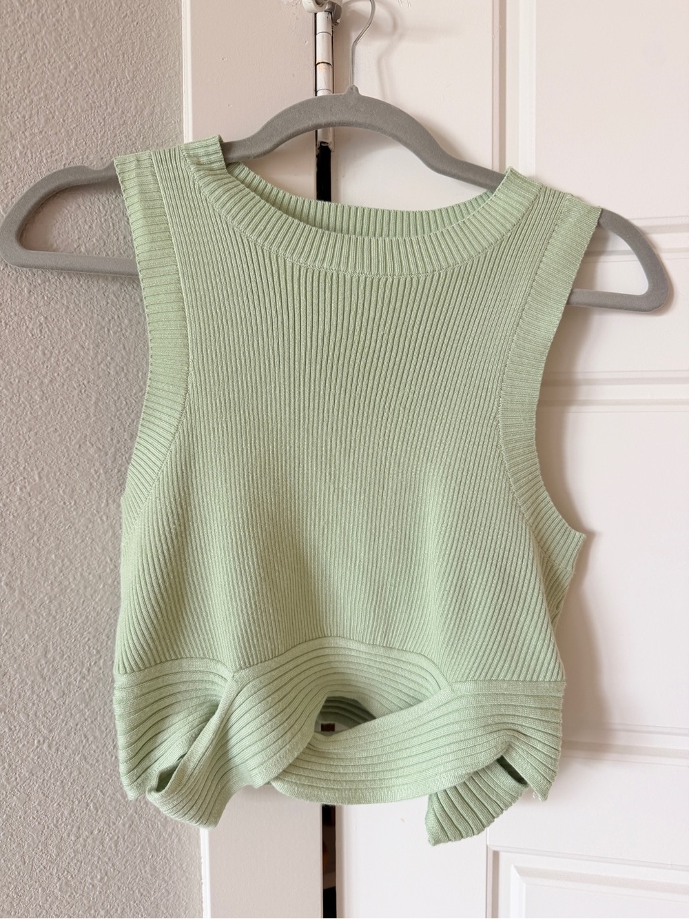 SOVERE Drift Knit Tank in Melon size Medium Crop Green - Picture 3 of 6